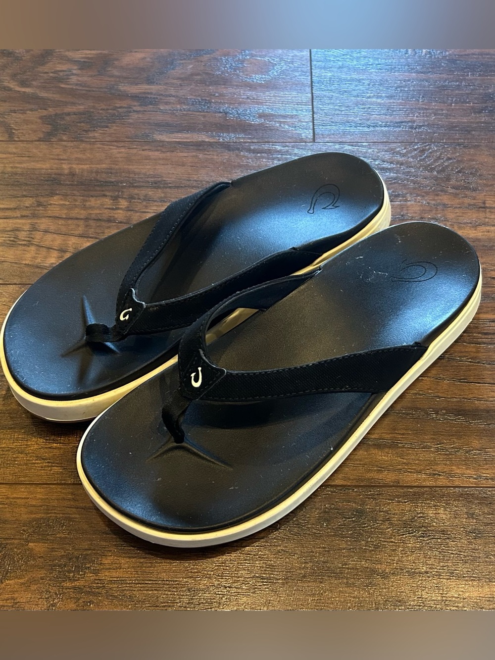Women’s Olukai Nu’ a Pi’ o Flip Flops Black sandals shoes slides size 8